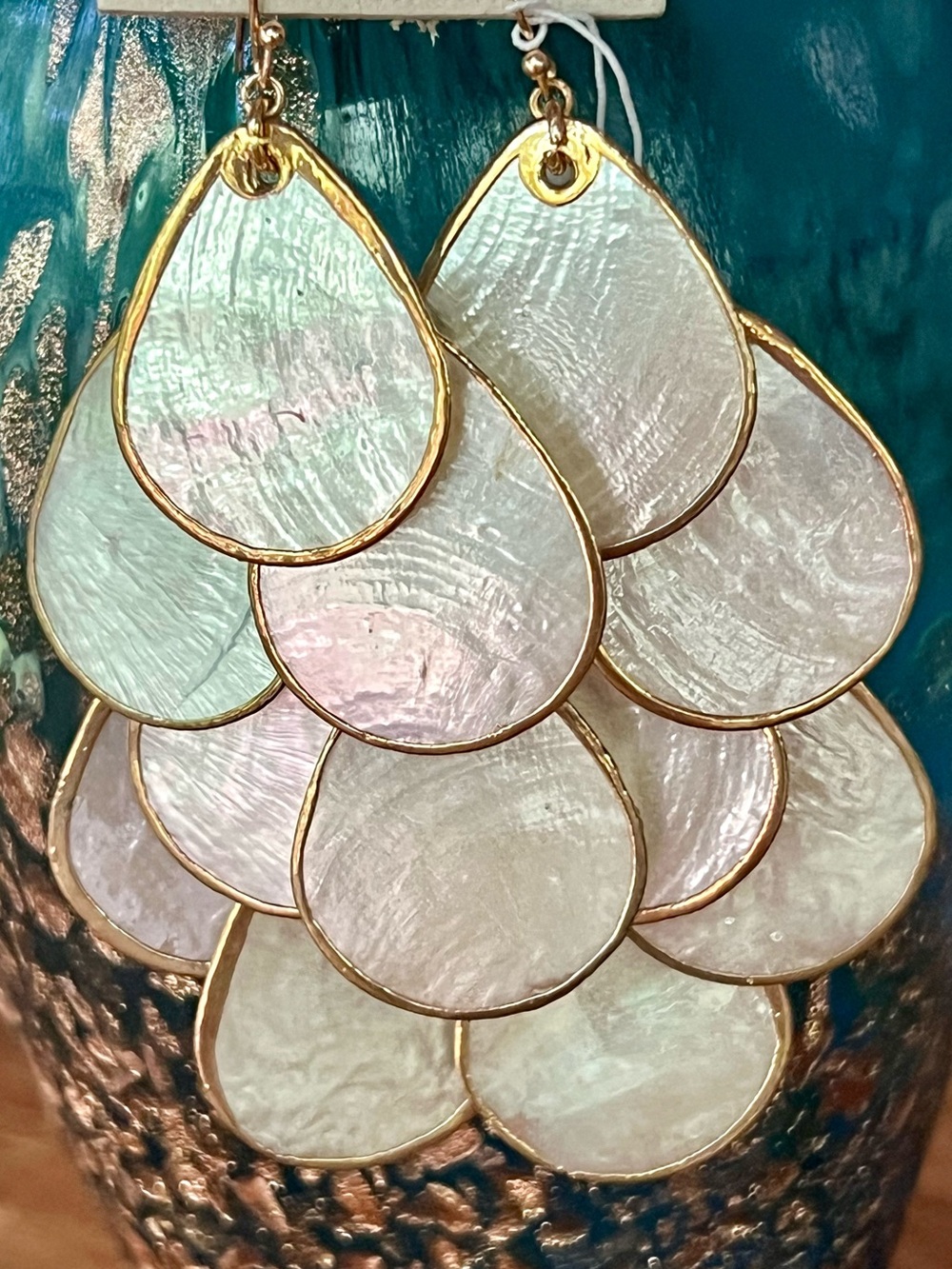πΊπHPππΊ NWT Anthropologie Mother of Pearl Shell Chandeliers - Picture 3 of 14